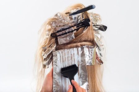 ヘアカラーはアレルギーを引き起こし皮膚疾患になる事も…